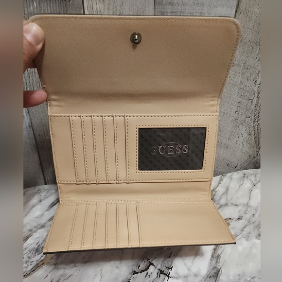 🌷NWOT Vintage GUESS Signature Brown and Tan Wallet🌷 - Picture 4 of 4